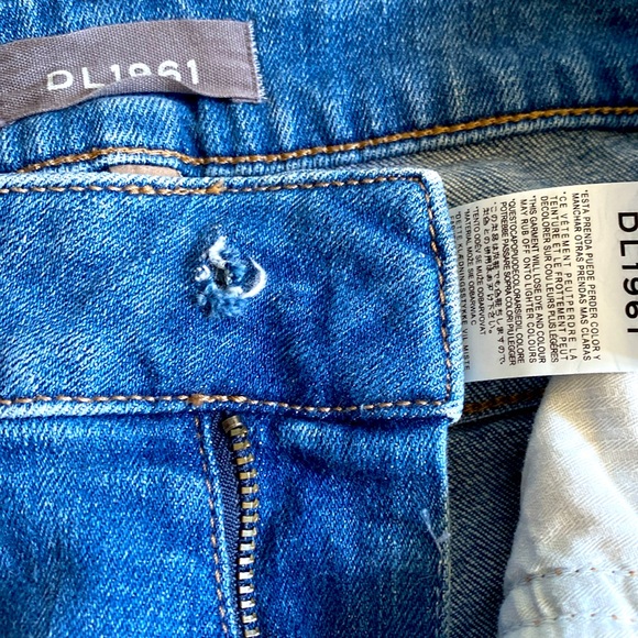 DL1961 Blue Hepburn Petite with Classic Indigo Wash - Picture 2 of 3